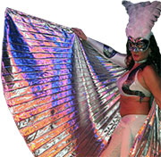 Dschanan mit Feder-Kopfschmuck und Isiswings