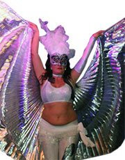 Dschanan mit Feder-Kopfschmuck und Isiswings